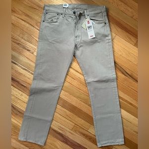 Men’s khaki levis!!